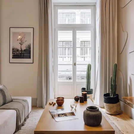 Apartment Kamour - 2 Bedrooms And Balcony In Baixa Lisbon
