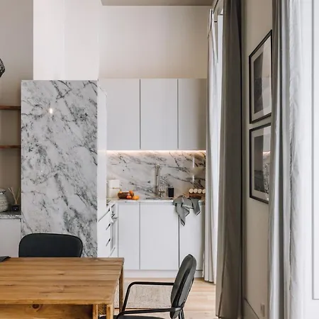 Kamour - 2 Bedrooms And Balcony In Baixa דירה